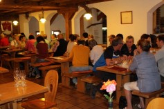 Bei der Weinprobe